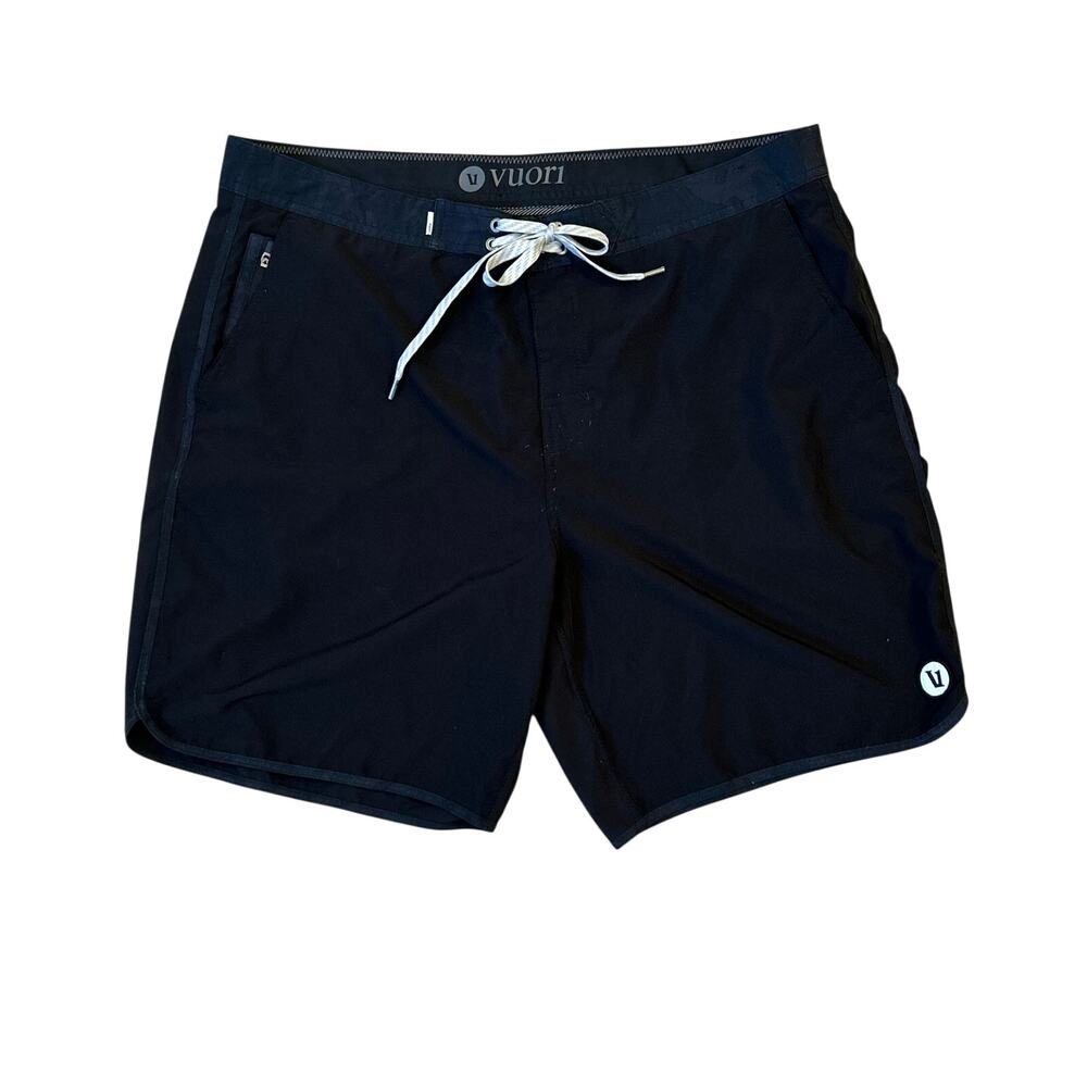 Men's Vuori Cruise Boardshort Black Camo Size 36 Summer Beach Pool